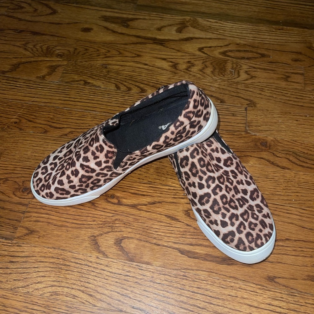 Women’s patterned print canvas shoes!